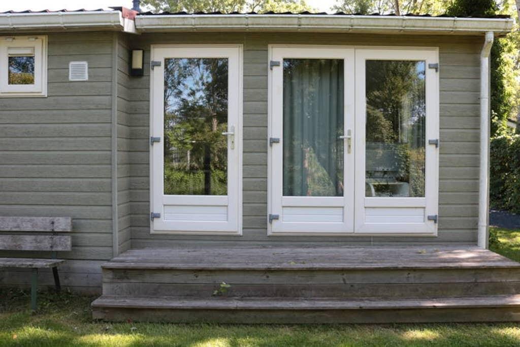 Вилла Een Chalet Met Prive Sauna En Tuin Tzummarum Экстерьер фото