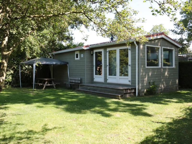 Вилла Een Chalet Met Prive Sauna En Tuin Tzummarum Экстерьер фото