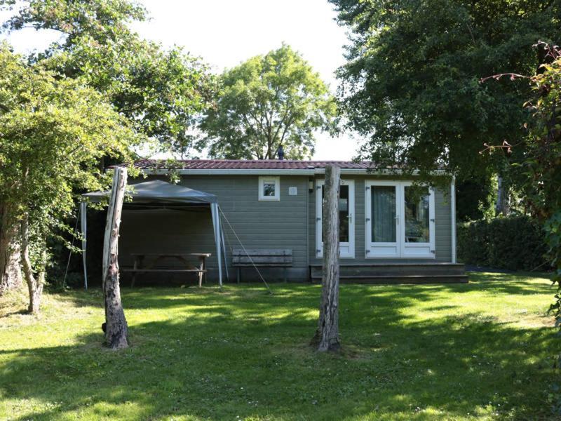 Вилла Een Chalet Met Prive Sauna En Tuin Tzummarum Экстерьер фото