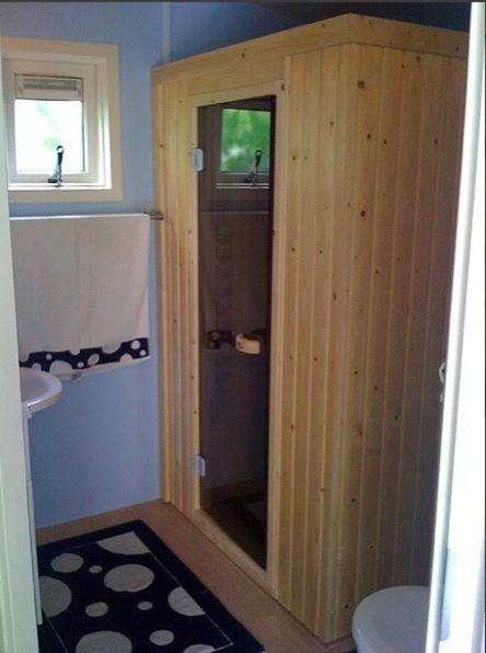 Вилла Een Chalet Met Prive Sauna En Tuin Tzummarum Экстерьер фото